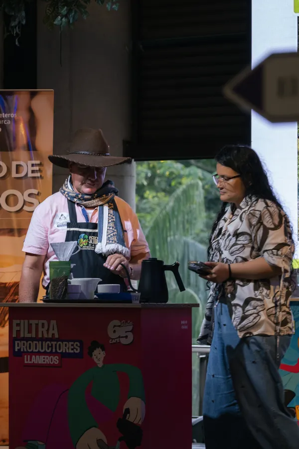 Ropa, sombrero y adulto