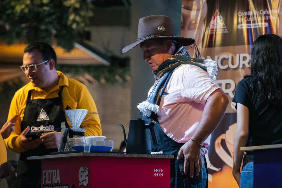 Ropa, sombrero y adulto