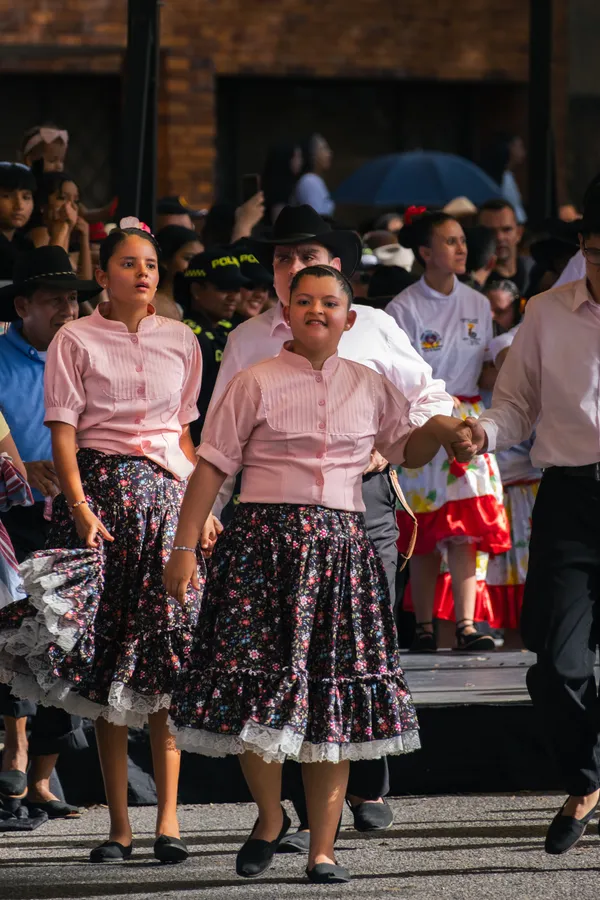 Ropa, falda y personas