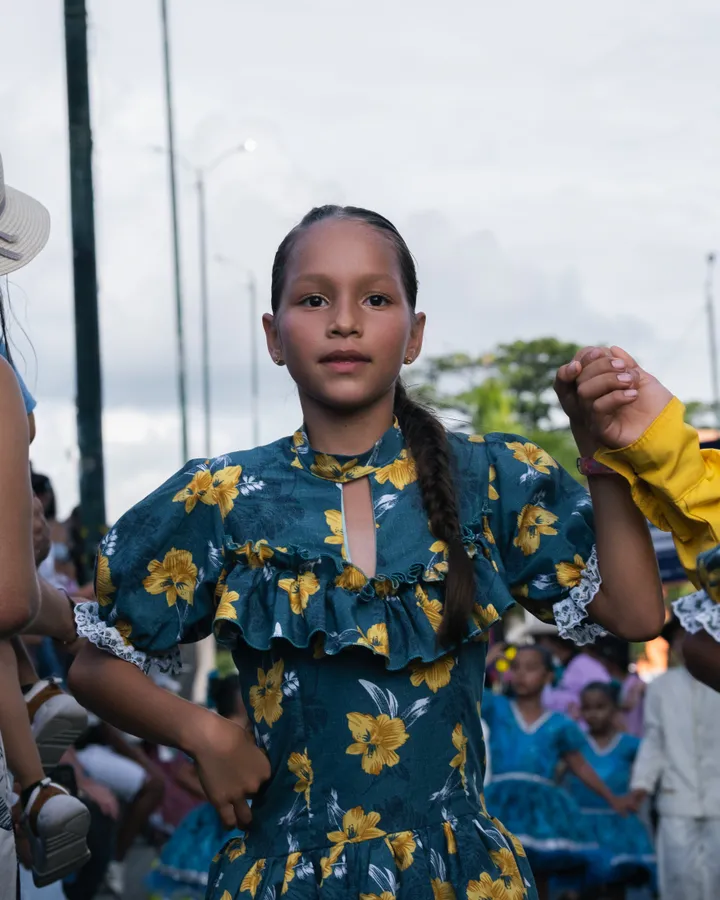 Personas, cabello y ropa
