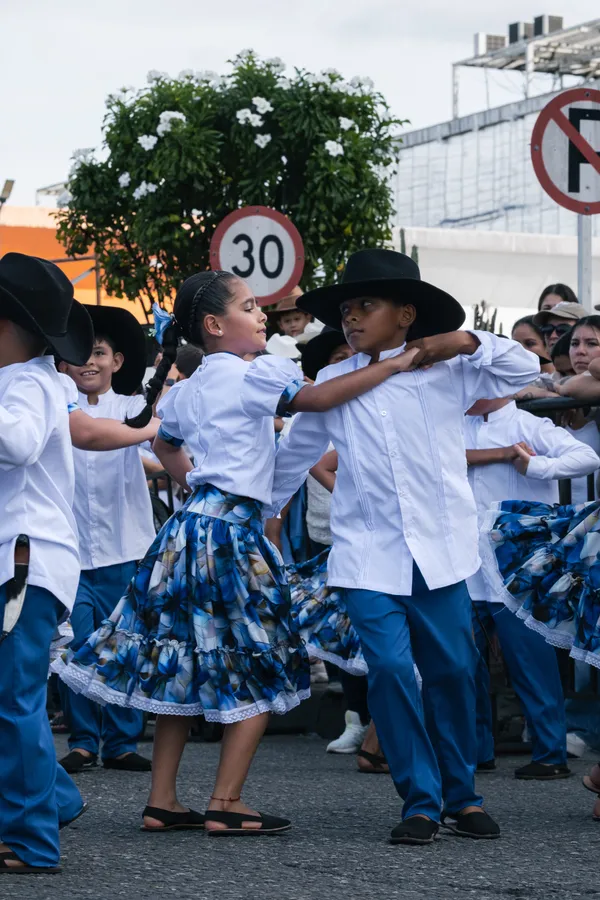Personas, ropa y baile