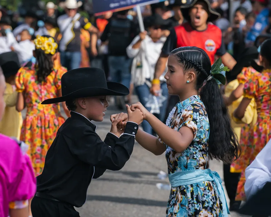 Niños, niña y personas