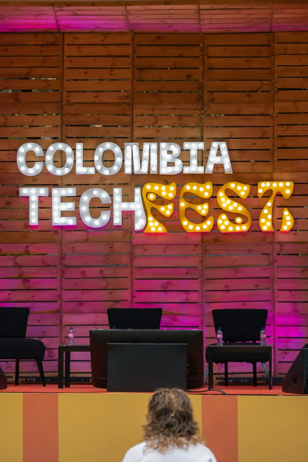 Iluminación, interiores y adulto