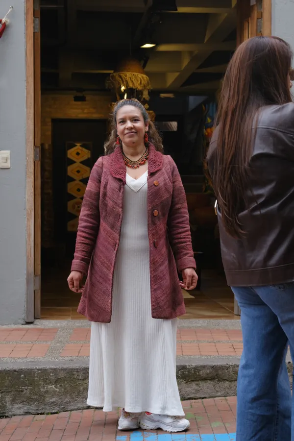 Personas, ropa y chaqueta