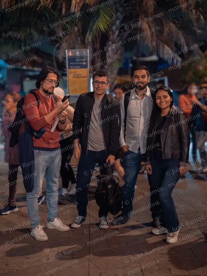 Personas, ropa y zapatos