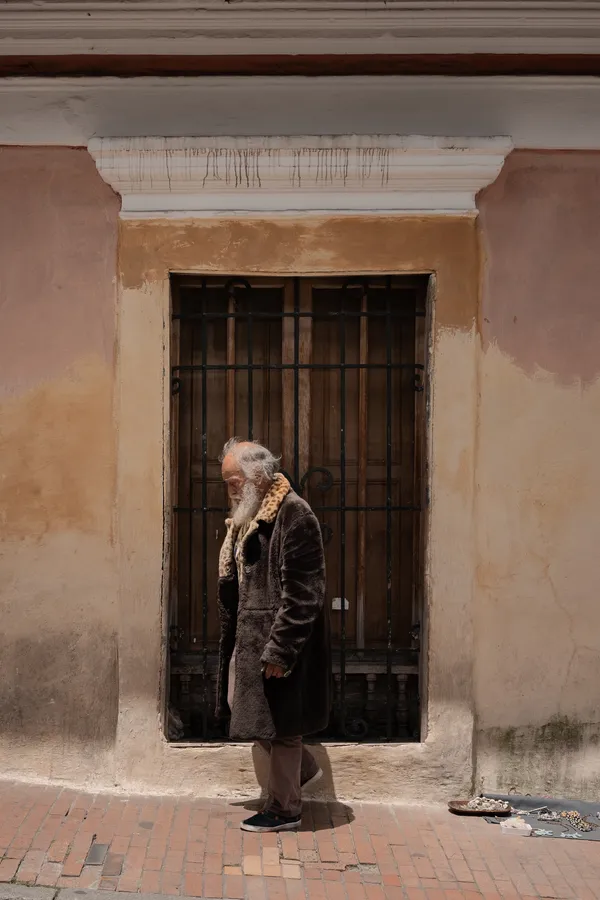 Ropa, chaqueta y ciudad