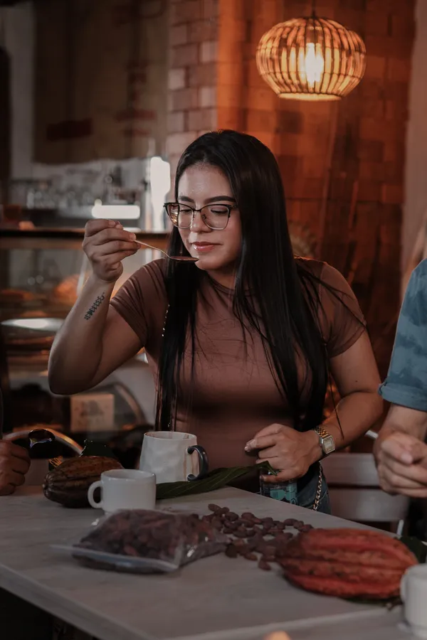 Mujer, personas y taza