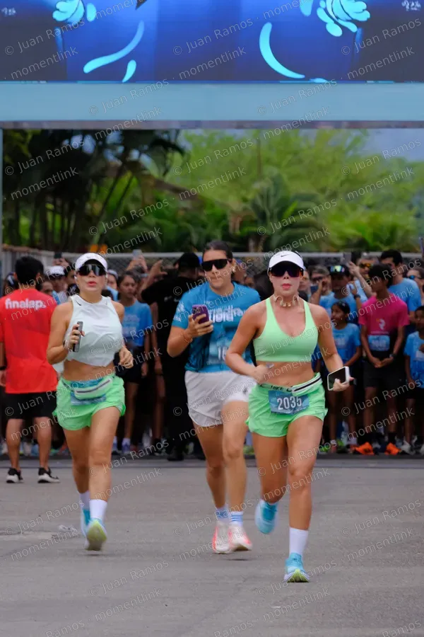 Personas, carrera y ropa