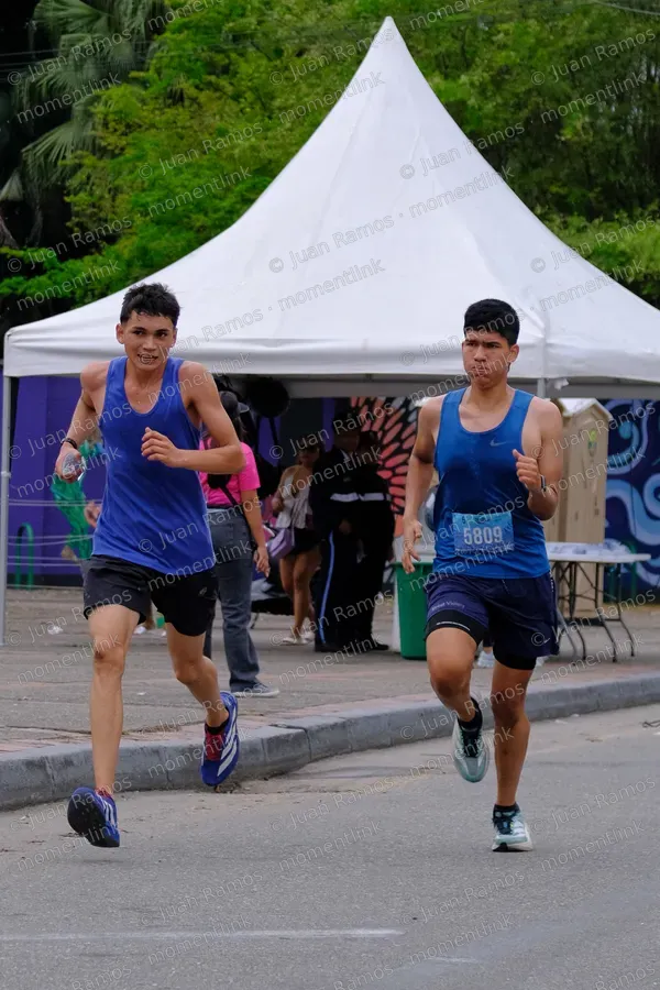 Ropa, personas y carrera