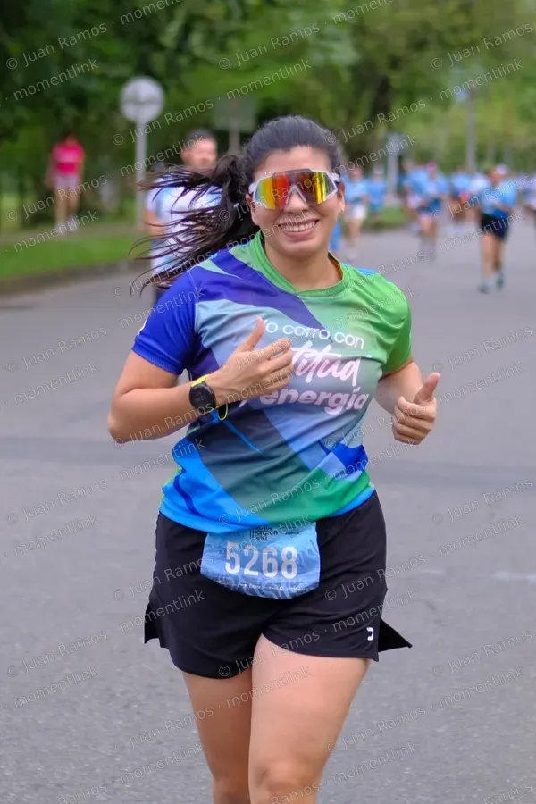 Personas, carrera y gafas