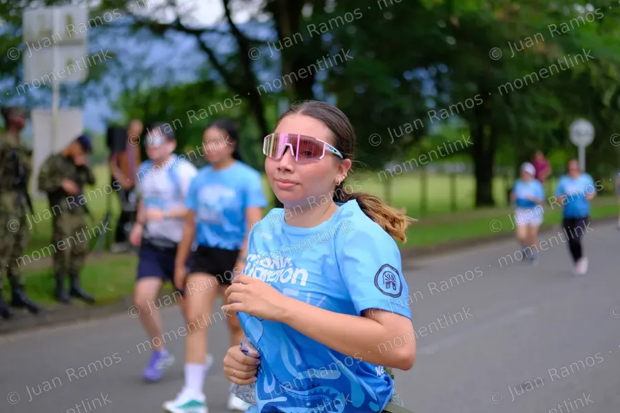 Personas, caminata y carrera