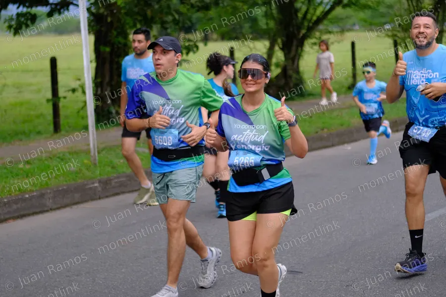Personas, carrera y ropa