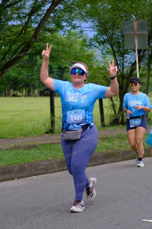Personas, caminata y carrera