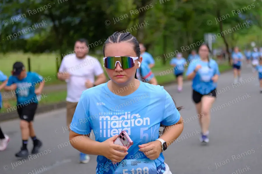 Gafas de sol, personas y carrera