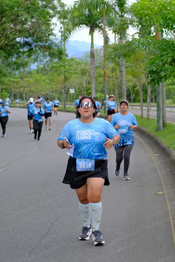 Personas, carrera y gafas