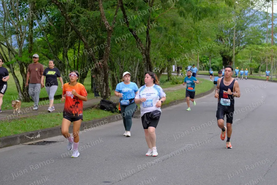 Personas, carrera y ropa