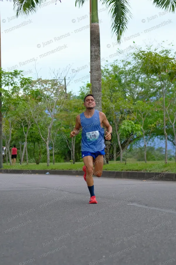 Ropa, personas y carrera