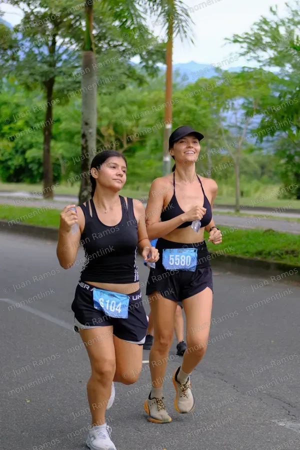 Ropa, personas y carrera