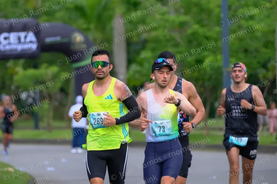 Personas, carrera y ropa