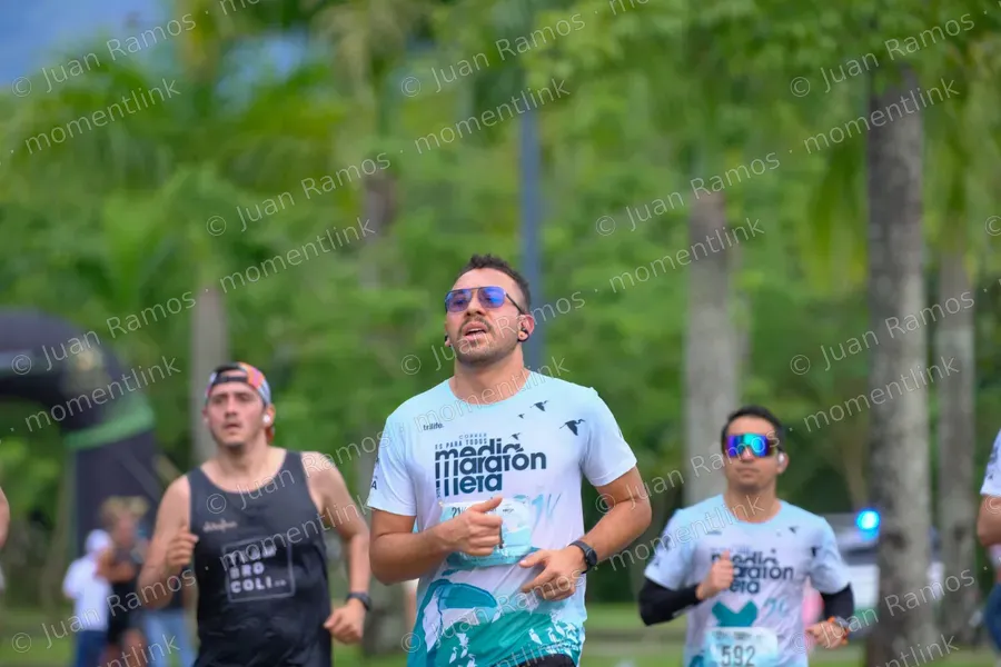 Ropa, camiseta y personas