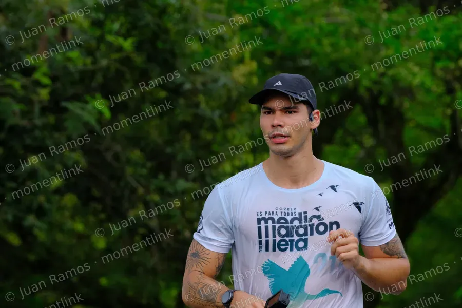 Ropa, camiseta y gorra