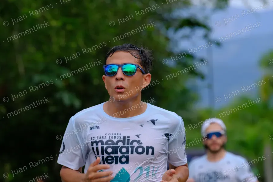 Ropa, camiseta y gafas de sol