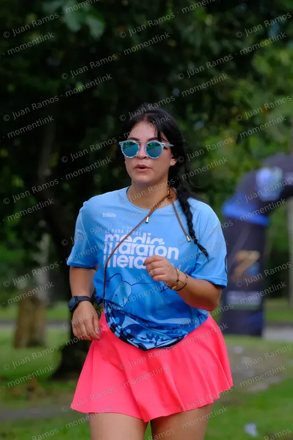 Ropa, falda y mujer
