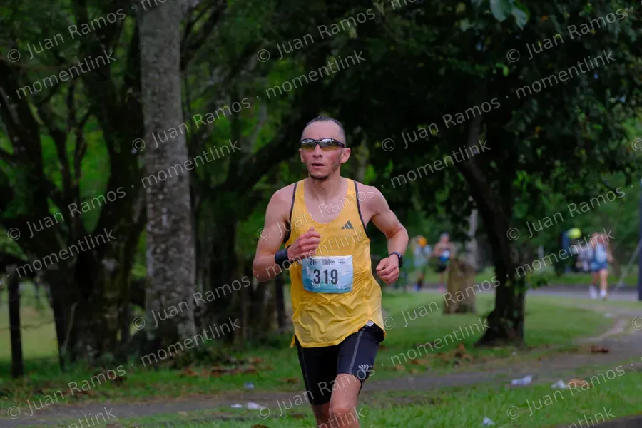 Ropa, personas y carrera