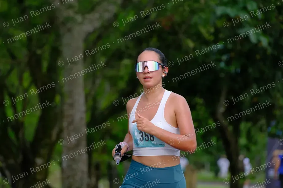 Personas, caminata y carrera