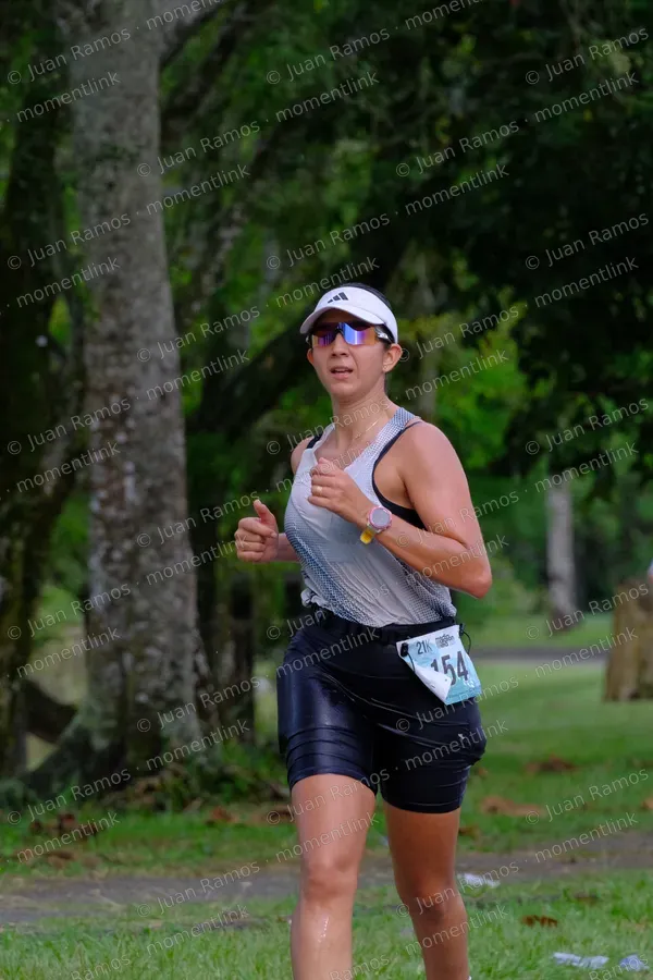 Ropa, personas y carrera