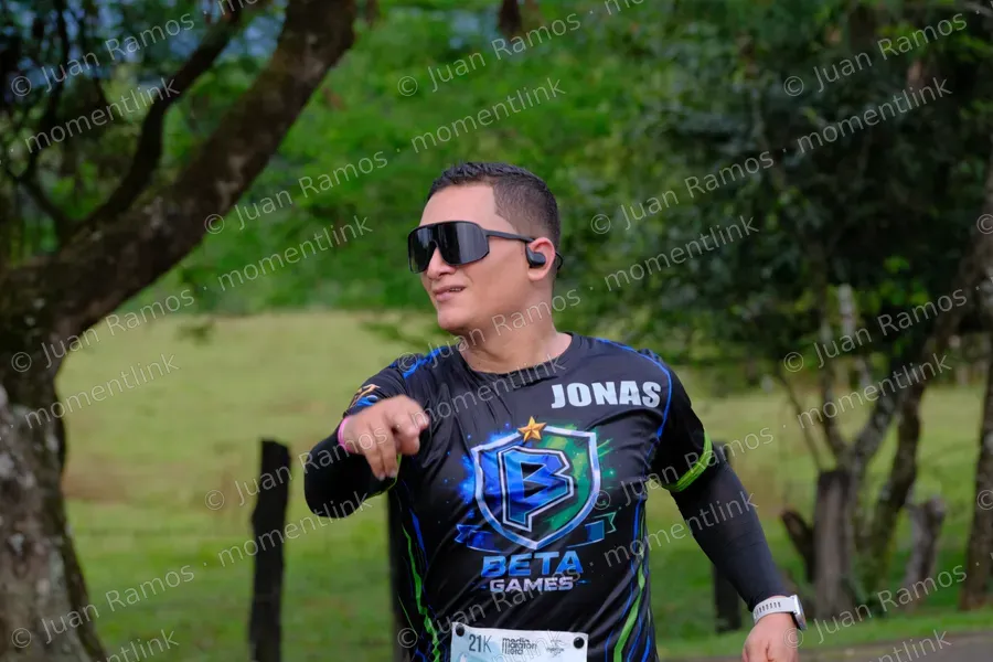 Ropa, camiseta y gafas de sol