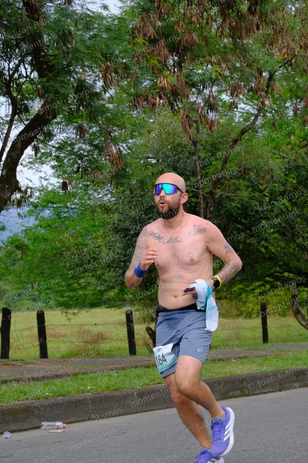 Personas, carrera y ropa
