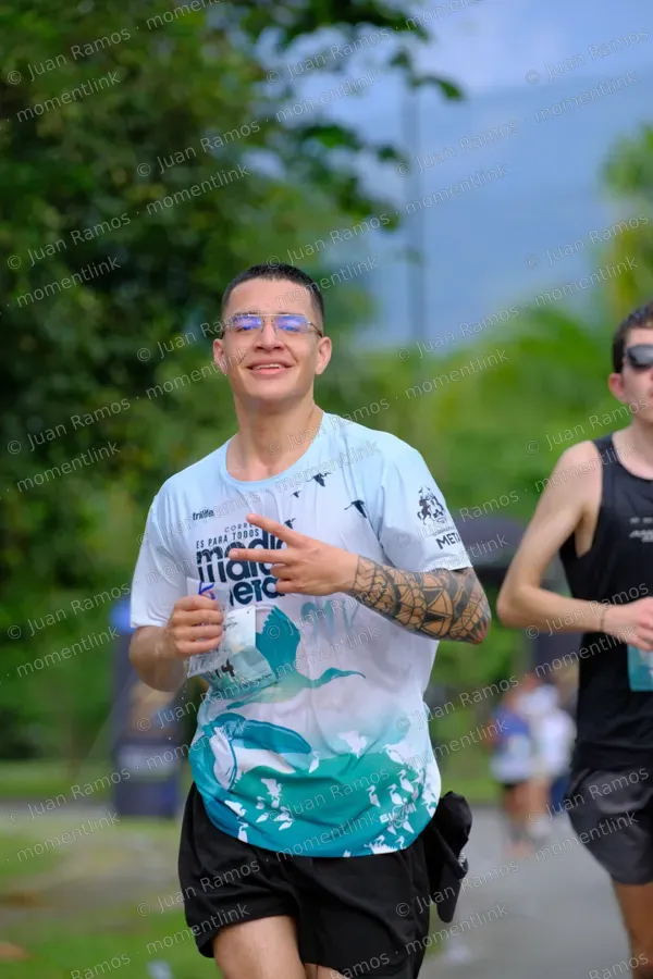 Ropa, camiseta y personas