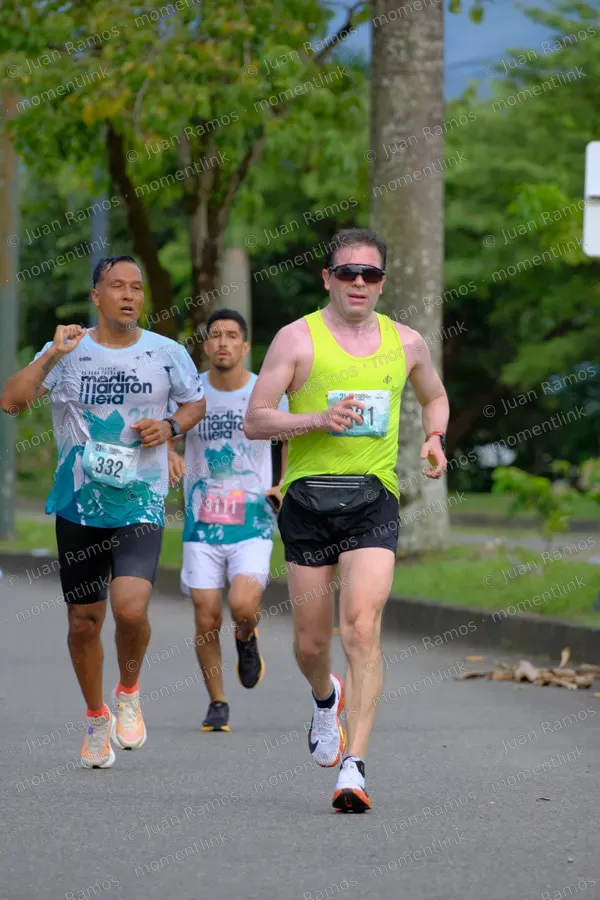 Ropa, personas y carrera