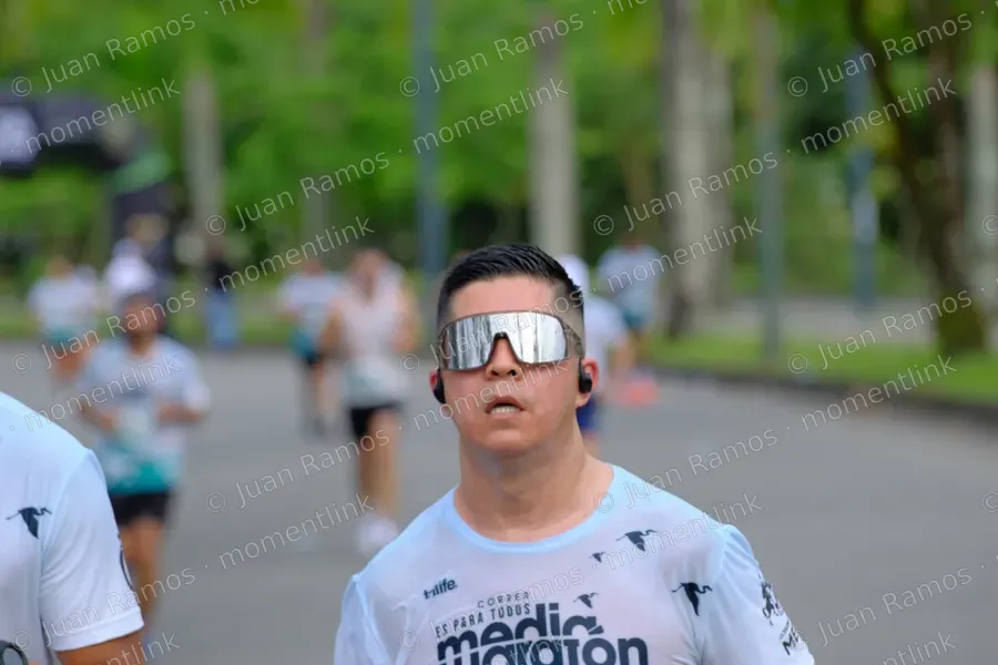 Ropa, camiseta y gafas de sol