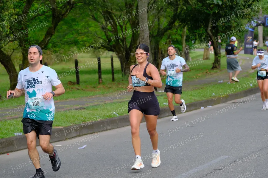 Personas, carrera y ropa