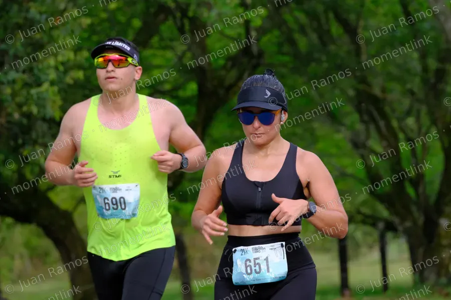 Ropa, personas y carrera