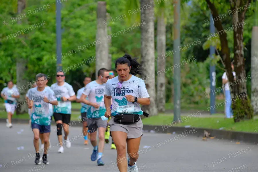 Personas, carrera y bolso
