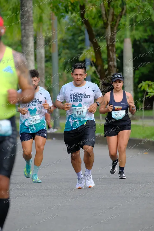 Ropa, personas y carrera