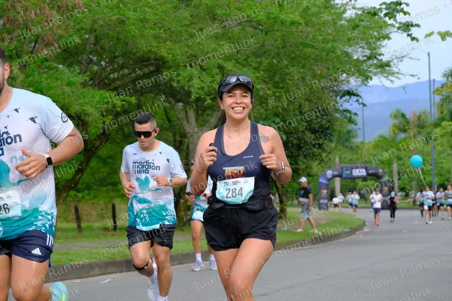 Ropa, personas y carrera