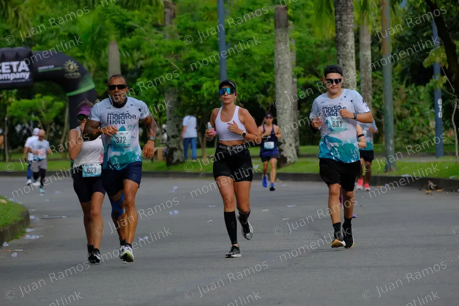 Personas, carrera y ropa