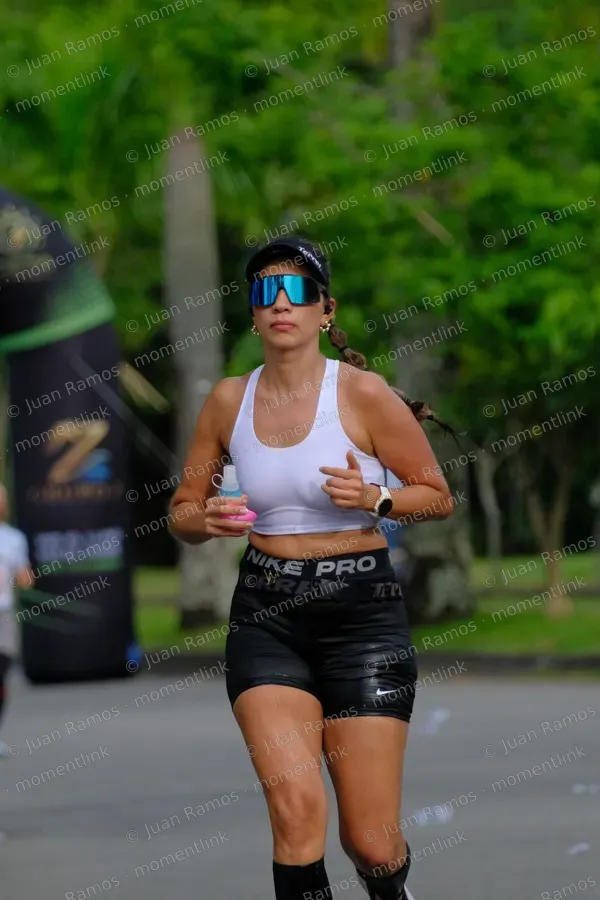 Ropa, pantaloneta y mujer