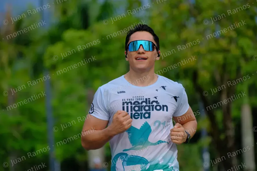 Ropa, camiseta y gafas de sol