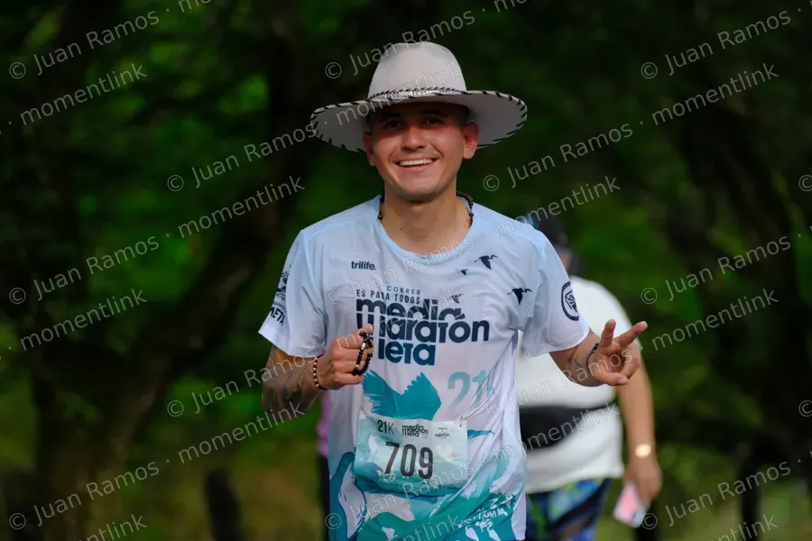 Ropa, camiseta y sombrero