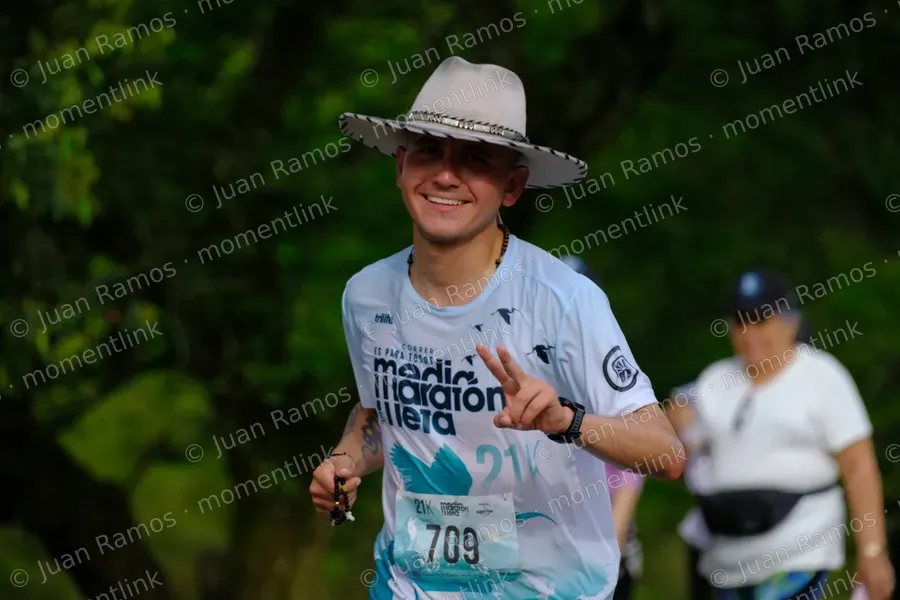 Ropa, sombrero y camiseta