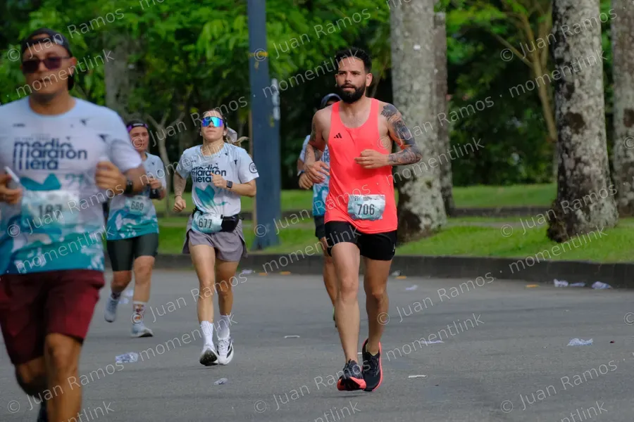 Ropa, personas y carrera