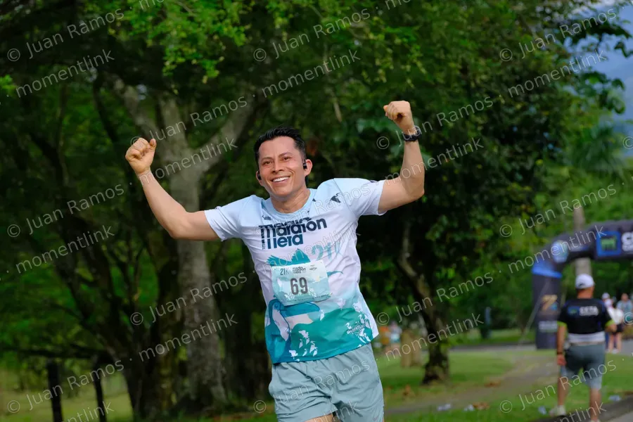 Ropa, camiseta y césped