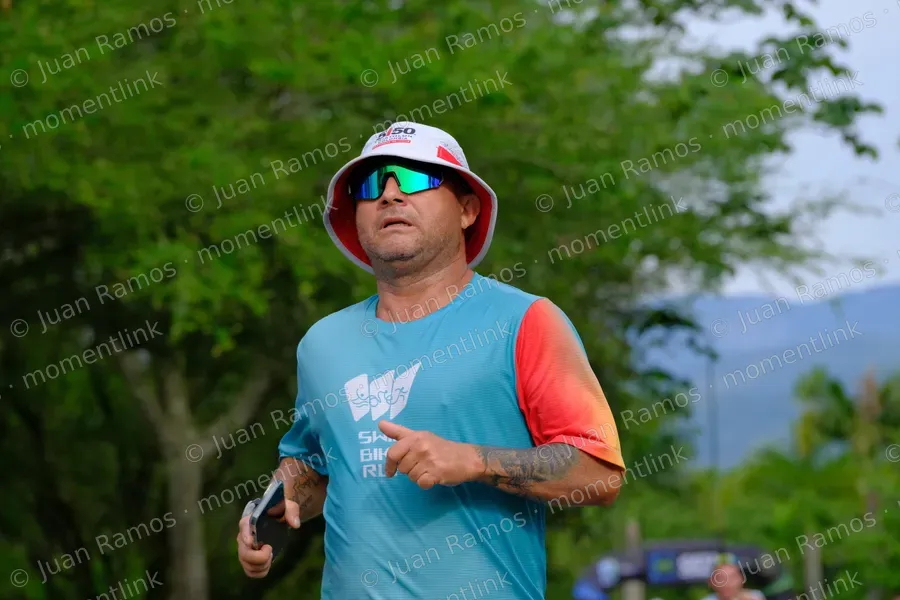 Ropa, camiseta y personas