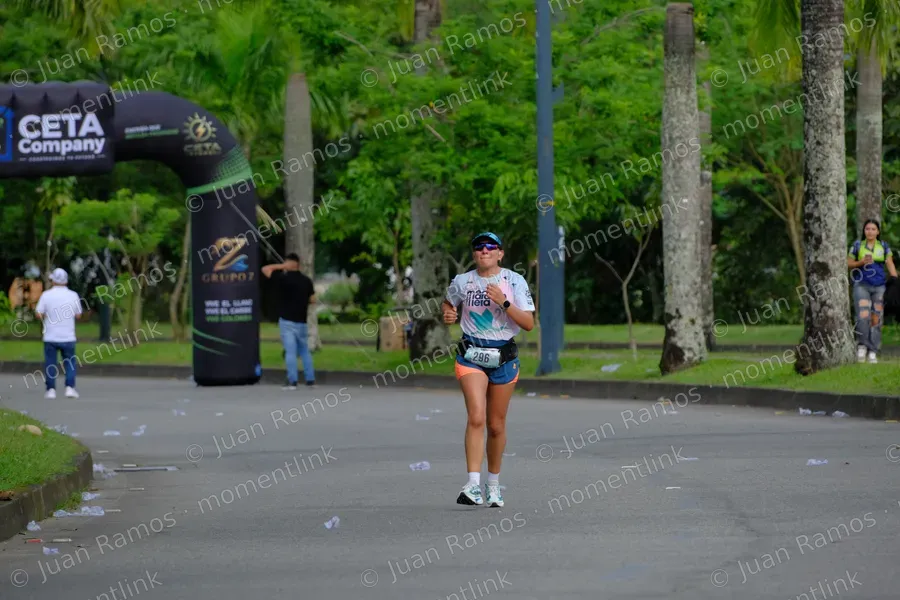 Personas, carrera y ropa