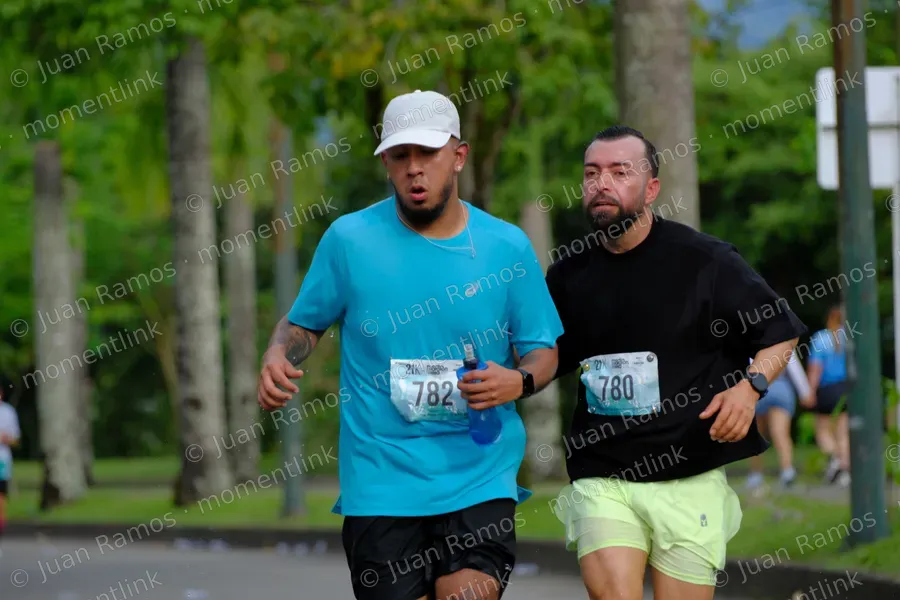 Personas, carrera y ropa
